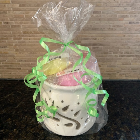 unknown Other - 💰3 for $15💰 White ceramic tart melter w/ 3 tarts